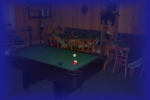 ..spole�ensk� m�stnost s kule�n�kem..