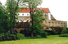 Zmek od zpadu - nejstar st - zbytky pvodnho hradu
