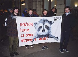 Pochod proti zab�jen� zv��at pro ko�e�iny /15kB/