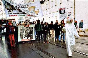 Pochod za pr�va zv��at v Praze - 1996 /17kB/