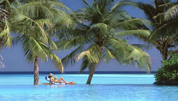 Sun Island pool Maledivy