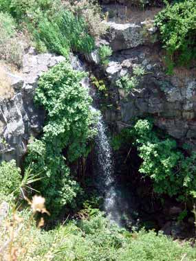 Vodop�d Baz�let v �dol� t�ho� jm�na (24 kB)