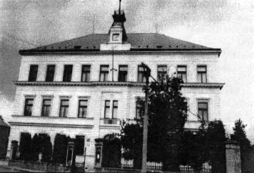 Budova koly 1933-dosud